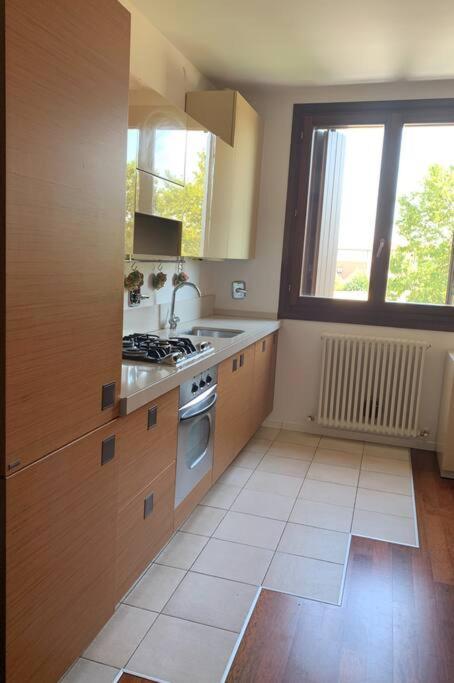 Appartamento Andrew'S House Con Parcheggio Privato Анцола дел'Емилия Екстериор снимка