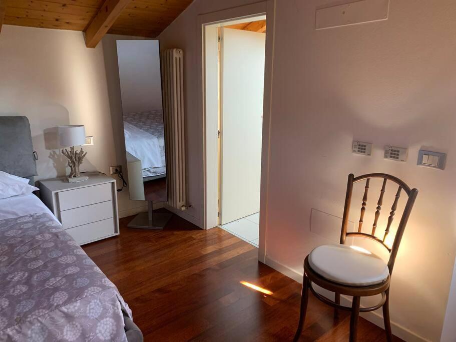 Appartamento Andrew'S House Con Parcheggio Privato Анцола дел'Емилия Екстериор снимка