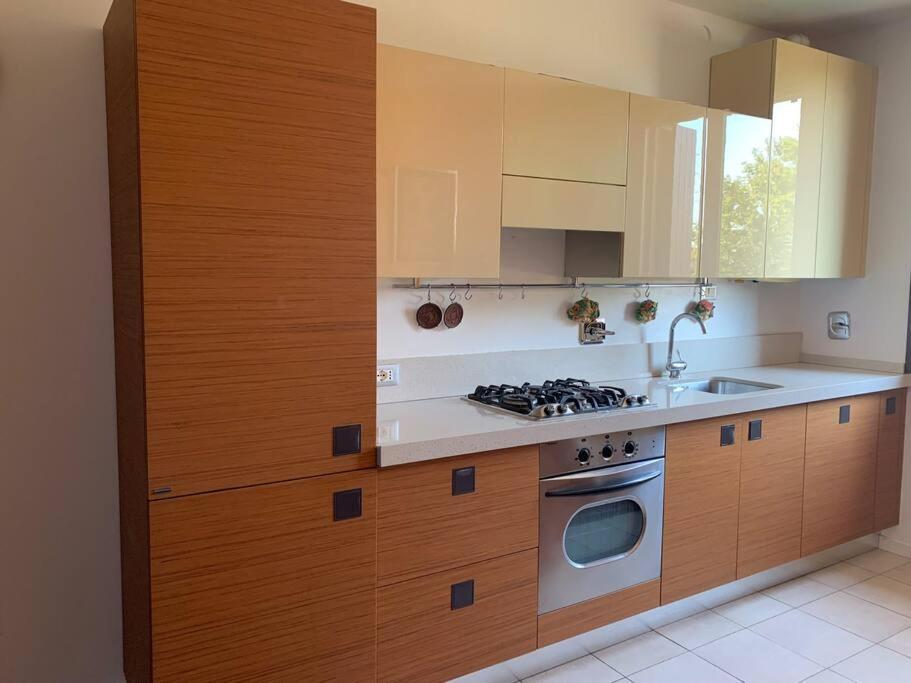 Appartamento Andrew'S House Con Parcheggio Privato Анцола дел'Емилия Екстериор снимка