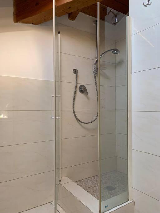 Appartamento Andrew'S House Con Parcheggio Privato Анцола дел'Емилия Екстериор снимка